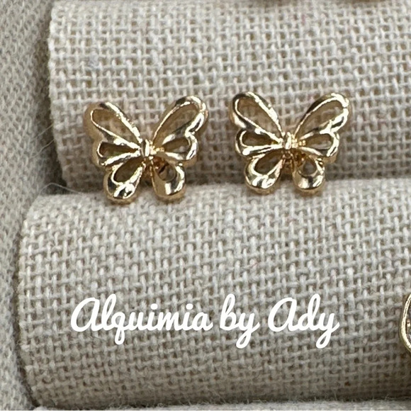 Alquimia Jewelry - Gold butterfly stud earrings/minimalist /quiet luxury
